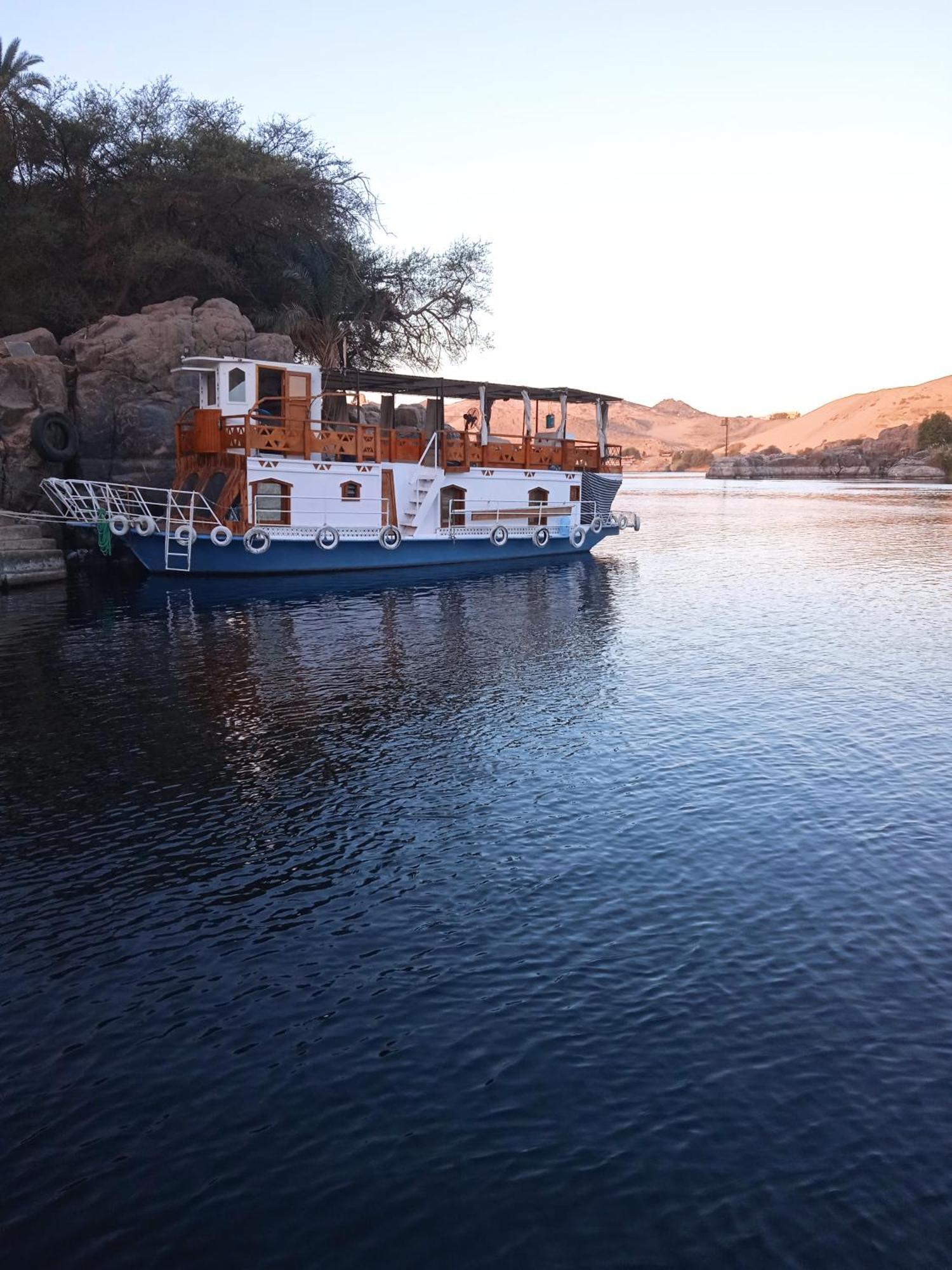 Houseboat Hotel And Nile Cruises Zainoba Assuão Exterior foto